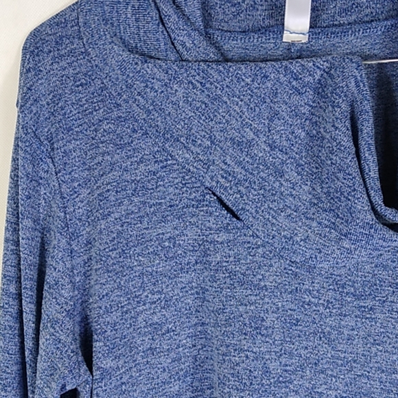 Ladies turtleneck type top - Picture 3 of 5